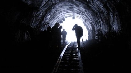 Горняк застигнут под обвалом пород на шахте в Донецкой области