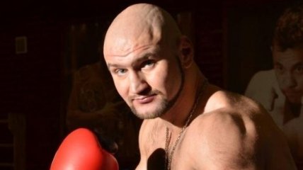 Украинец Головащенко уступил в чемпионском бою