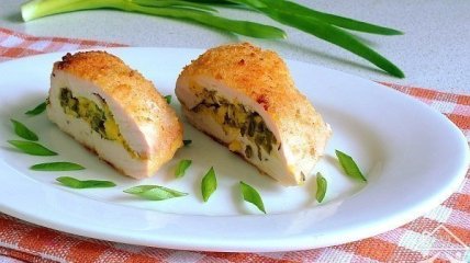 Куриное филе с творогом и зеленью: красиво и вкусно