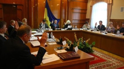 ЦИК зарегистрировала народными депутатами Яценюка и жену Луценко