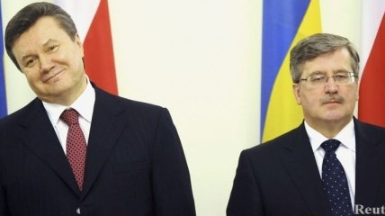 Коморовский: Янукович продолжает лавировать между Востоком и Западом