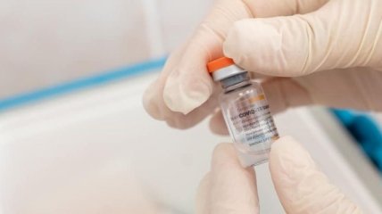 В Украину доставили полмиллиона доз вакцины CoronaVac: что известно о китайском лекарстве