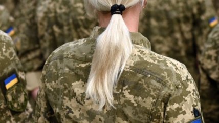 В Україні триває підготовка до взяття на військовий облік жінок певних спеціальностей