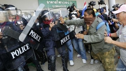 Таиланд: Полиция использовала слезоточивый газ против манифестантов