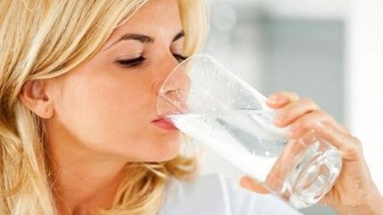 Медики сообщили, сколько воды нужно выпивать в день