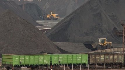Украина отсрочила введение 65% пошлины на уголь с РФ