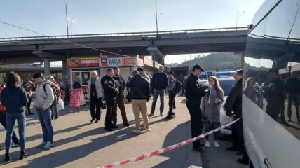 В Киеве на пассажиров маршрутки напали с оружием из-за "похищенного" ребенка