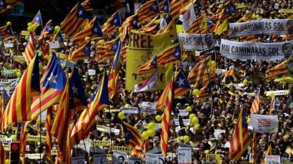 Тысячи сторонников независимости Каталонии вышли на улицы Барселоны