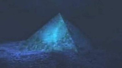 На дне Бермудского треугольника найдена пирамида из хрусталя