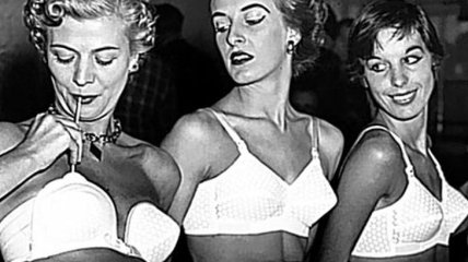 Странная мода на лифчики 1940-50 годов, в которых ни одна девушка не оставалась (Фото)