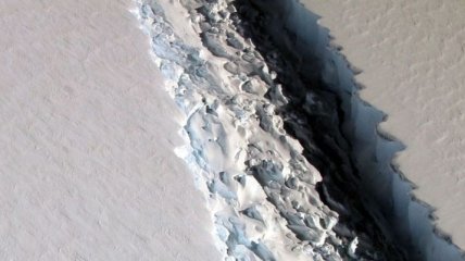 ESA показало на видео рождение огромного айсберга в Антарктиде