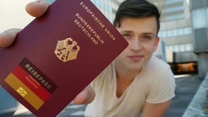 У Німеччині дозволять мати два паспорти та два громадянства