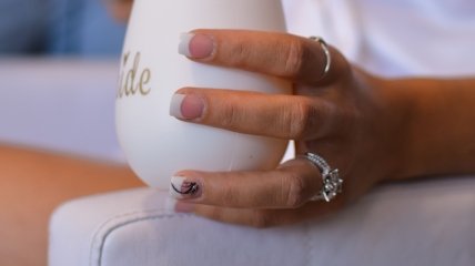 Подборка образов с ярким френчем для ногтей