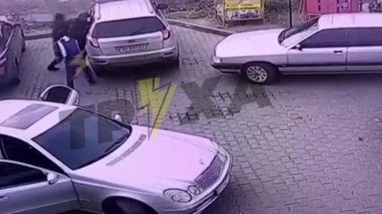 Дерзкое ограбление на заправке в Харькове попало на видео