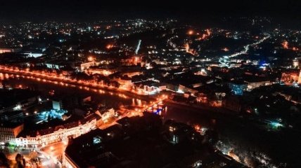 Как красиво! Вечерние фотографии Ужгорода с воздуха вызвали восторг в сети