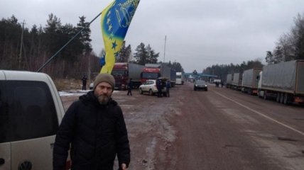 Активисты решили пропустить российские грузовики обратно в РФ
