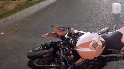 В Киеве мотоциклист сбил пешехода: погибло три человека (Видео)