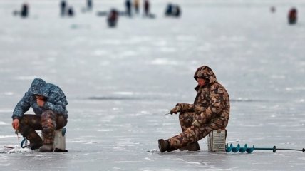 Спасатели спасли 28 рыбаков с отколовшейся льдины