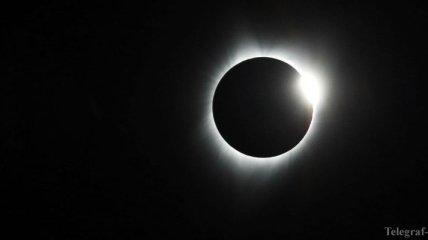 Состоялось самое продолжительное в истории Солнечное затмение 2017: полное видео