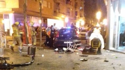 Автомобиль в Испании въехал в террасу бара: 10 пострадавших 