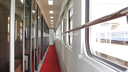 Чисті та світлі вагони світять не кожному