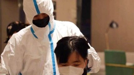 Будьте экономны: Китайские медики страдают от нехватки средств защиты от коронавируса