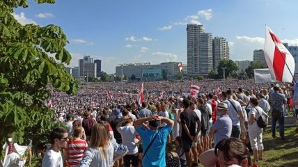 Протесты в Беларуси: в Минске на акцию вышли более ста тысяч человек (Фото, Видео)