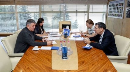 Аваков с Атлантическим советом обсуждал деоккупацию Донбасса