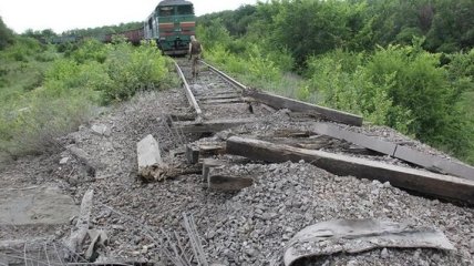 Взорван железнодорожный путепровод на Луганщине
