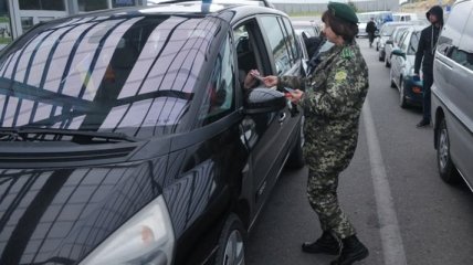 В очередях на границе с Польшей стоят более 1400 автомобилей