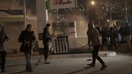 Во время столкновений возле АЗС в Киеве пострадали 14 человек 