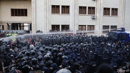 Протесты в Грузии: после силового разгона оппозиция вернулась под парламент