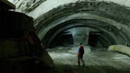 В столице Канады обвалился тоннель метро