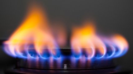 Чому газ на плиті горить червоним?