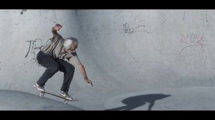 Нил Ангер - 60-летний скейтбордист (Видео)