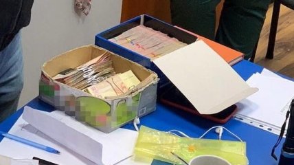 Сотрудница одесского учебного центра вымогала деньги с моряков