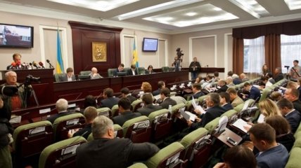 На заседании Киевсовета устроили потасовку
