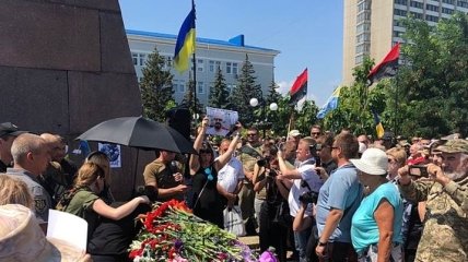 В Бердянске простились с убитым добровольцем "Нацгвардии" Олешко