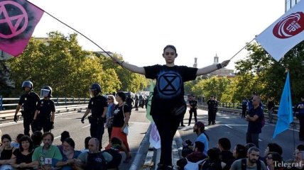 Климатические активисты в Берлине блокируют улицы (Видео)