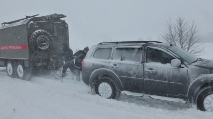За сутки ГСЧС освободила из снежных заносов 264 авто