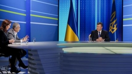 За 4 часа эфира Януковичу удалось ответить на 25 вопросов