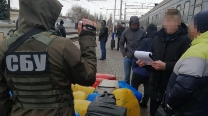 На Сумщине СБУ разоблачила канал контрабанды товаров ширпотреба и сигарет из РФ