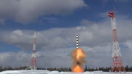 РФ похвасталась испытанием новой баллистической ракеты "Сармат" (Видео)