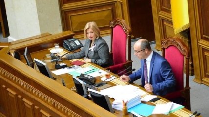Геращенко прокомментировала вчерашнюю ситуацию в почти пустом зале парламента 