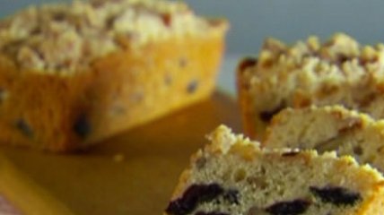 Мини-пироги с вишнями и орехами пекан