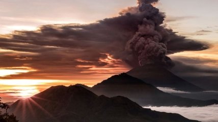 Самые выдающиеся вулканические извержения в 2017 году (Фото)