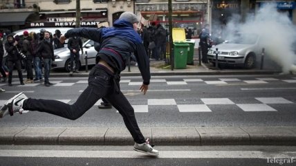 Во Франции снова столкновения между студентами и полицией
