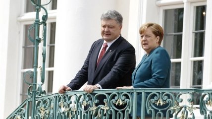 СМИ: Порошенко, Макрон и Меркель проведут встречу в Аахене 