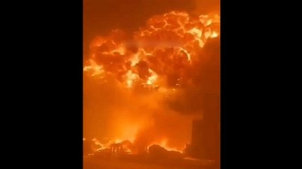 Ракета ХАМАС прорвала израильский "Железный купол" и ударила по Ашдоду: видео взрыва и сильного пожара