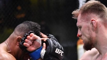 Волков нокаутировал Оверима на турнире UFC (видео)